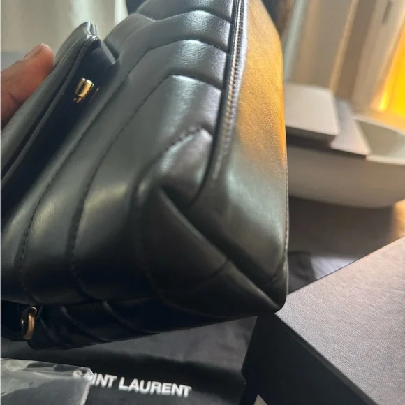 SOLD!! YSL Saint Laurent TOY LOULOU BAG LEATHER with gold hardware. - Picture 5 of 7